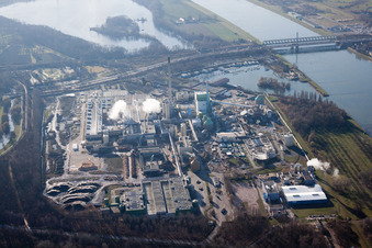 Vue aérienne de Maxau, usine de papier Stora Enso à le quartier Knielingen in Karlsruhe dans le département Bade-Wurtemberg, Allemagne