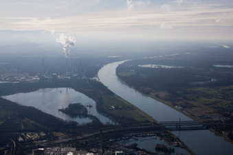 Vue aérienne de Knielinger See sur le Rhin à le quartier Knielingen in Karlsruhe dans le département Bade-Wurtemberg, Allemagne