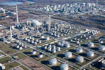 Vue aérienne de MIRO à le quartier Knielingen in Karlsruhe dans le département Bade-Wurtemberg, Allemagne