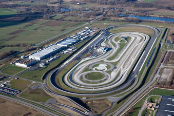 Vue aérienne de Piste d'essai de camions Daimler dans la zone industrielle d'Oberwald à Wörth am Rhein dans le département Rhénanie-Palatinat, Allemagne