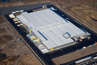 Vue aérienne de Zone industrielle et commerciale avec centre logistique Netto dans la zone industrielle d'Oberwald à Wörth am Rhein dans le département Rhénanie-Palatinat, Allemagne