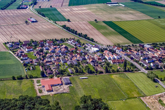 Vue d'oiseau de Brehmstr à le quartier Minderslachen in Kandel dans le département Rhénanie-Palatinat, Allemagne