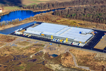 Nouveau centre logistique Netto dans la zone industrielle d'Oberwald à Wörth am Rhein dans le département Rhénanie-Palatinat, Allemagne d'en haut