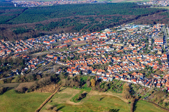 Vue aérienne de Vue de la ville depuis le sud à Jockgrim dans le département Rhénanie-Palatinat, Allemagne