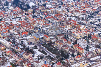Vue aérienne de Gartenstraße en hiver avec de la neige à Kandel dans le département Rhénanie-Palatinat, Allemagne