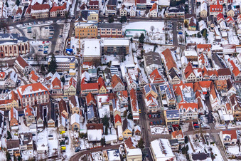 Vue aérienne de Rue principale à Kandel dans le département Rhénanie-Palatinat, Allemagne