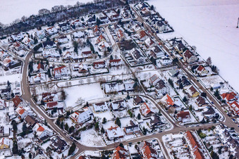 Vue oblique de Castle Ring en hiver avec de la neige à Kandel dans le département Rhénanie-Palatinat, Allemagne