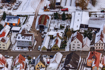 Saarstraße en hiver avec de la neige à Kandel dans le département Rhénanie-Palatinat, Allemagne vue d'en haut