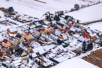 Vue aérienne de Saarstraße en hiver avec de la neige à Kandel dans le département Rhénanie-Palatinat, Allemagne