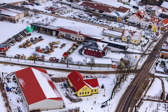 Photographie aérienne de Gockelwirt en hiver quand il y a de la neige à Minfeld dans le département Rhénanie-Palatinat, Allemagne