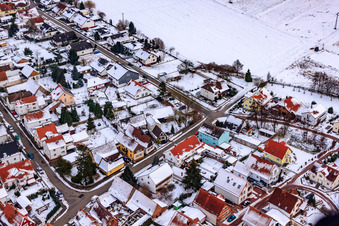 Vue aérienne de Herrengasse en hiver avec de la neige à Minfeld dans le département Rhénanie-Palatinat, Allemagne