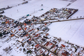 Vue oblique de Gänsried en hiver avec de la neige à Freckenfeld dans le département Rhénanie-Palatinat, Allemagne