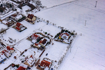 Vue aérienne de Réserve animalière au Gasthaus zur Brauerei dans la neige à Freckenfeld dans le département Rhénanie-Palatinat, Allemagne