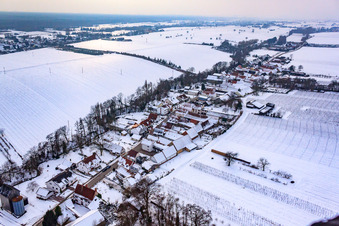 Photographie aérienne de Rue principale sous la neige à Vollmersweiler dans le département Rhénanie-Palatinat, Allemagne