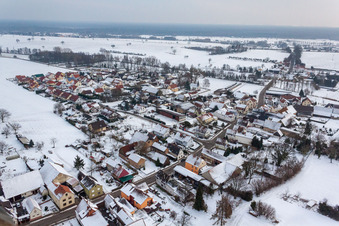 Vue aérienne de Vue sur le village à le quartier Kleinsteinfeld in Niederotterbach dans le département Rhénanie-Palatinat, Allemagne