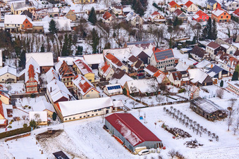 Photographie aérienne de Rue principale en hiver sous la neige à Dierbach dans le département Rhénanie-Palatinat, Allemagne