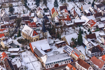 Photographie aérienne de Église sous la neige à Barbelroth dans le département Rhénanie-Palatinat, Allemagne