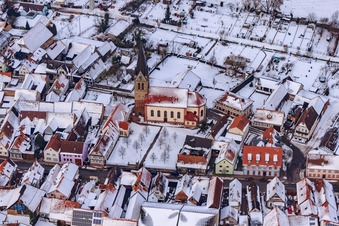 Vue aérienne de Église Saint-Martin près de Snow à Steinweiler dans le département Rhénanie-Palatinat, Allemagne