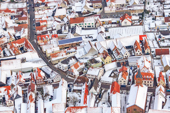 Vue aérienne de Ring Road sous la neige à Steinweiler dans le département Rhénanie-Palatinat, Allemagne