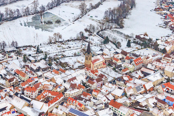 Église Saint-Martin près de Snow à Steinweiler dans le département Rhénanie-Palatinat, Allemagne d'en haut