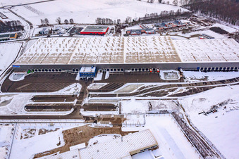 Vue aérienne de Zone industrielle d'Im Horst, centre logistique sous la neige à le quartier Minderslachen in Kandel dans le département Rhénanie-Palatinat, Allemagne