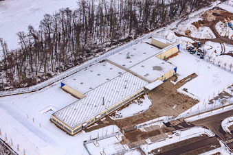 Vue aérienne de Zone industrielle de Horst, entreprise Alfa Aesar sous la neige à le quartier Minderslachen in Kandel dans le département Rhénanie-Palatinat, Allemagne