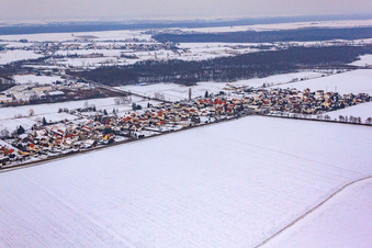 Photographie aérienne de Vue du village depuis l'ouest sous la neige à le quartier Minderslachen in Kandel dans le département Rhénanie-Palatinat, Allemagne