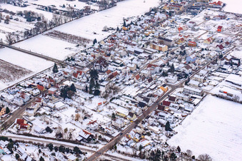 Vue aérienne de Hubstraße sous la neige à Kandel dans le département Rhénanie-Palatinat, Allemagne