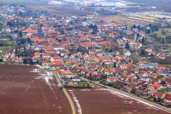 Vue aérienne de Ruelle en hiver à Rohrbach dans le département Rhénanie-Palatinat, Allemagne