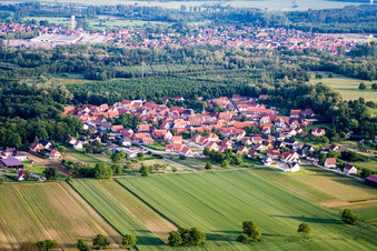 Vue aérienne de Schaffhouse près de Seltz à Schaffhouse-près-Seltz dans le département Bas Rhin, France