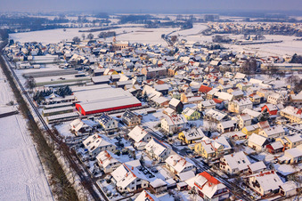 Photographie aérienne de À Otterbach en hiver avec de la neige à Neupotz dans le département Rhénanie-Palatinat, Allemagne