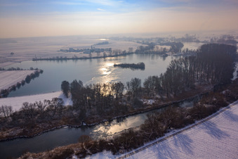 Vue aérienne de Le Vieux Rhin en hiver à Neupotz dans le département Rhénanie-Palatinat, Allemagne
