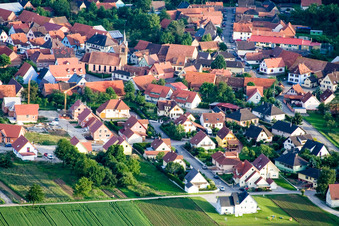 Vue aérienne de Schaffhouse près de Seltz à Schaffhouse-près-Seltz dans le département Bas Rhin, France