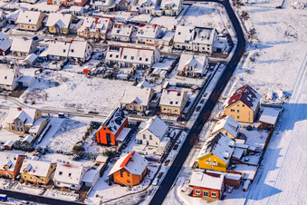 Vue aérienne de Dans les dents de pierre en hiver avec de la neige à Rheinzabern dans le département Rhénanie-Palatinat, Allemagne