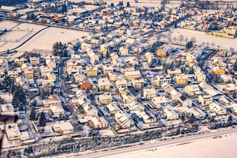Vue aérienne de Goethering en hiver avec de la neige à Rheinzabern dans le département Rhénanie-Palatinat, Allemagne