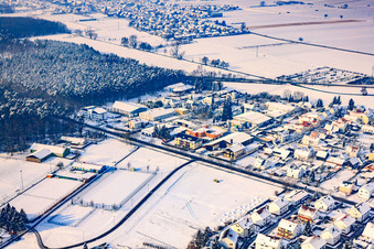 Photographie aérienne de Kandelerstraße en hiver avec de la neige à Rheinzabern dans le département Rhénanie-Palatinat, Allemagne