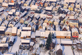 Vue aérienne de Luitpoldstraße en hiver avec de la neige à Hatzenbühl dans le département Rhénanie-Palatinat, Allemagne