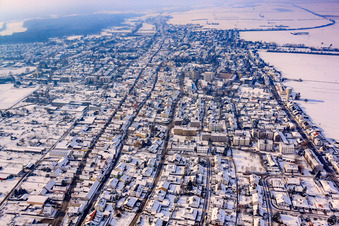 Vue aérienne de Rheinstraße, Juststraße et Robert-Koch-Straße en hiver avec de la neige à Kandel dans le département Rhénanie-Palatinat, Allemagne