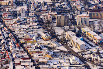Vue aérienne de Juststraße et Robert-Koch-Straße en hiver avec de la neige à Kandel dans le département Rhénanie-Palatinat, Allemagne