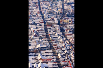 Vue aérienne de Rheinstraße et Juststraße en hiver avec de la neige à Kandel dans le département Rhénanie-Palatinat, Allemagne