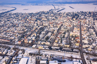 Vue aérienne de Garden Street en hiver avec de la neige à Kandel dans le département Rhénanie-Palatinat, Allemagne