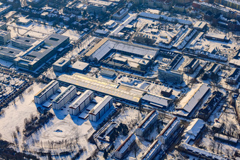 Vue aérienne de Nancystraße en hiver avec de la neige à le quartier Nordweststadt in Karlsruhe dans le département Bade-Wurtemberg, Allemagne