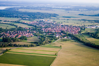 Vue aérienne de Beinheim dans le département Bas Rhin, France