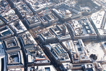 Vue aérienne de Marché à le quartier Innenstadt-Ost in Karlsruhe dans le département Bade-Wurtemberg, Allemagne