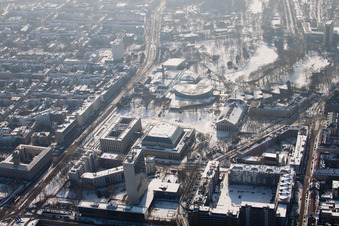 Vue aérienne de Centre des congrès, Zoo à le quartier Südweststadt in Karlsruhe dans le département Bade-Wurtemberg, Allemagne