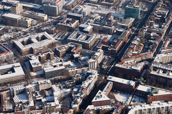 Vue aérienne de Kaiserstraße Kronenplatz à le quartier Innenstadt-Ost in Karlsruhe dans le département Bade-Wurtemberg, Allemagne