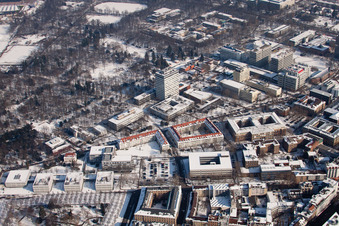 Vue aérienne de KIT, Campus TH à le quartier Innenstadt-Ost in Karlsruhe dans le département Bade-Wurtemberg, Allemagne