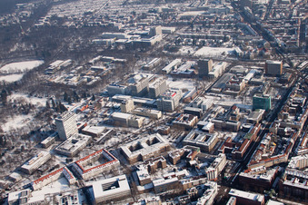 Vue aérienne de KIT, Campus TH à le quartier Innenstadt-Ost in Karlsruhe dans le département Bade-Wurtemberg, Allemagne