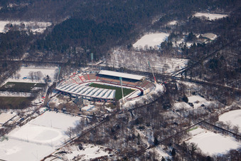 Vue aérienne de Stade Wildpark KSC à le quartier Innenstadt-Ost in Karlsruhe dans le département Bade-Wurtemberg, Allemagne