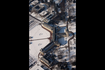 Verrouillage à le quartier Innenstadt-West in Karlsruhe dans le département Bade-Wurtemberg, Allemagne vu d'un drone
